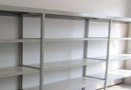 如何計算一個倉庫能放多少貨架？